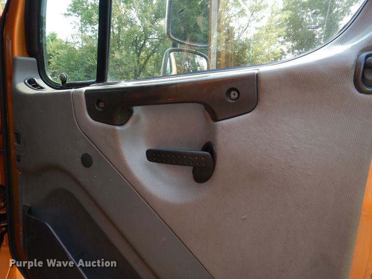 image for item IR9025 2006 Freightliner Business Class M2  semi truck