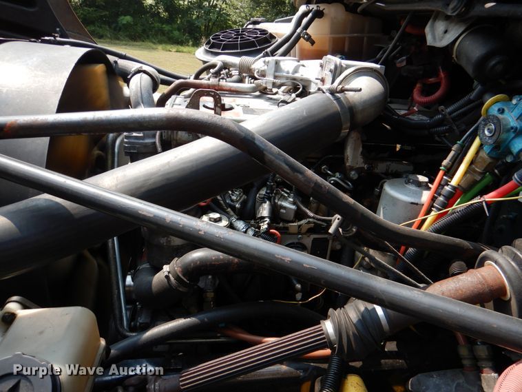 image for item IR9025 2006 Freightliner Business Class M2  semi truck