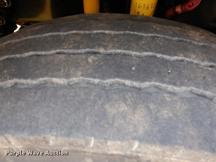 image for item IR9025 2006 Freightliner Business Class M2  semi truck