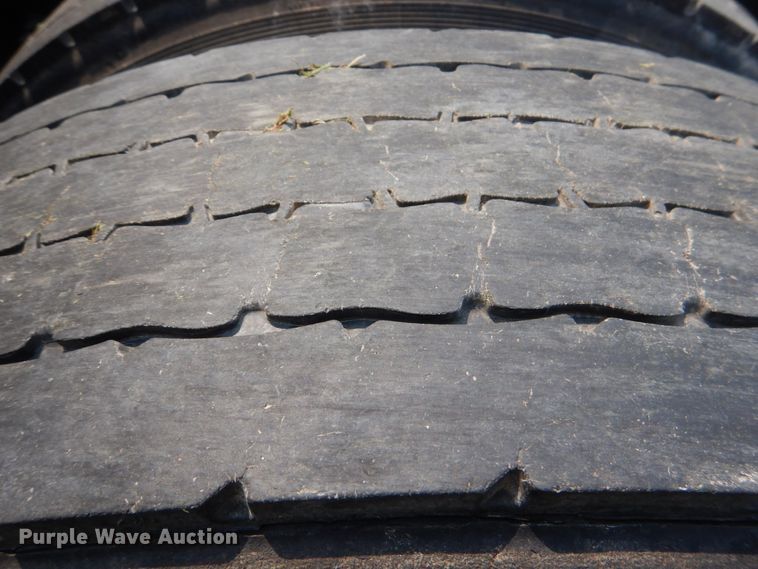 image for item IR9025 2006 Freightliner Business Class M2  semi truck