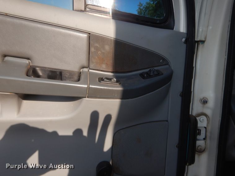 image for item IT9709 2004 Freightliner Columbia  semi truck