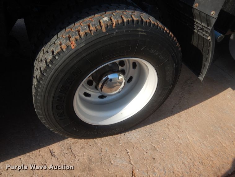 image for item IT9709 2004 Freightliner Columbia  semi truck