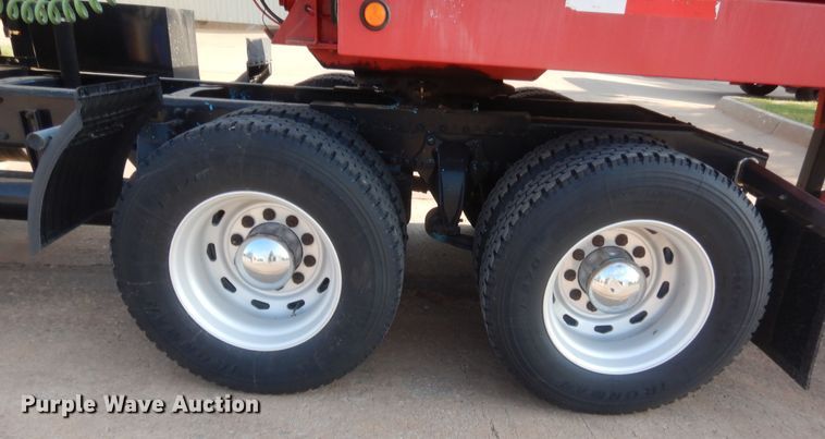 image for item IT9709 2004 Freightliner Columbia  semi truck