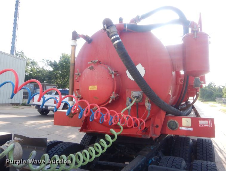 image for item IT9710 2011 Troxell  tank trailer