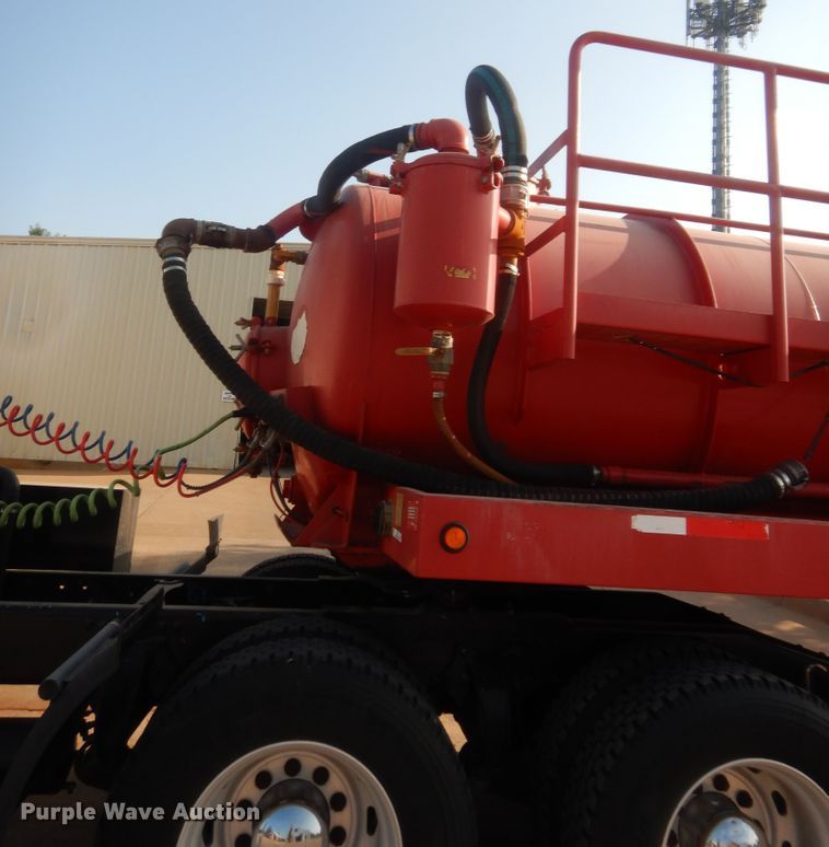 image for item IT9710 2011 Troxell  tank trailer