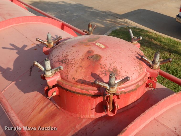 image for item IT9710 2011 Troxell  tank trailer