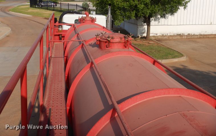 image for item IT9710 2011 Troxell  tank trailer