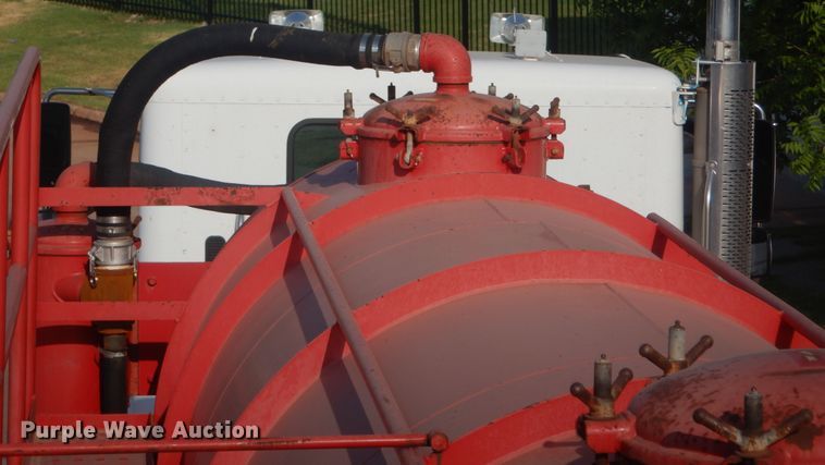 image for item IT9710 2011 Troxell  tank trailer