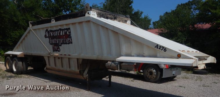 image for item IT9716 2011 CTSI BDT40  bottom dump trailer