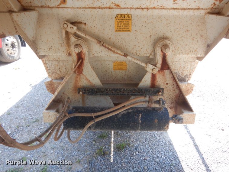 image for item IT9716 2011 CTSI BDT40  bottom dump trailer