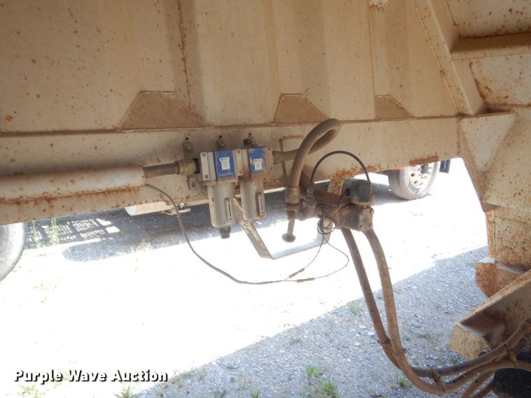 image for item IT9716 2011 CTSI BDT40  bottom dump trailer