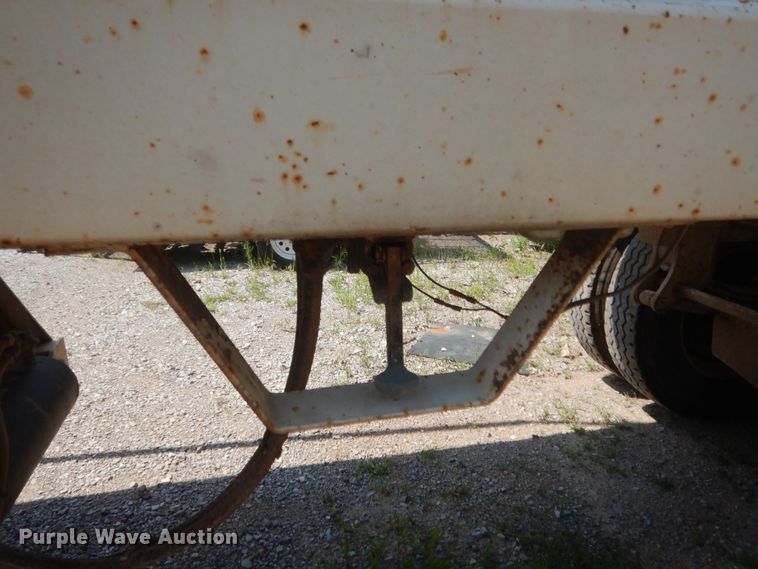 image for item IT9716 2011 CTSI BDT40  bottom dump trailer