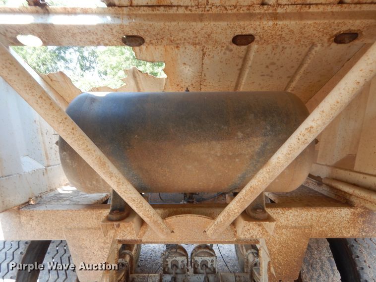 image for item IT9716 2011 CTSI BDT40  bottom dump trailer