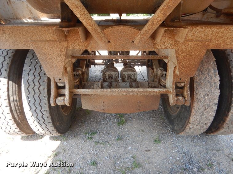 image for item IT9716 2011 CTSI BDT40  bottom dump trailer