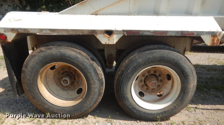 image for item IT9716 2011 CTSI BDT40  bottom dump trailer
