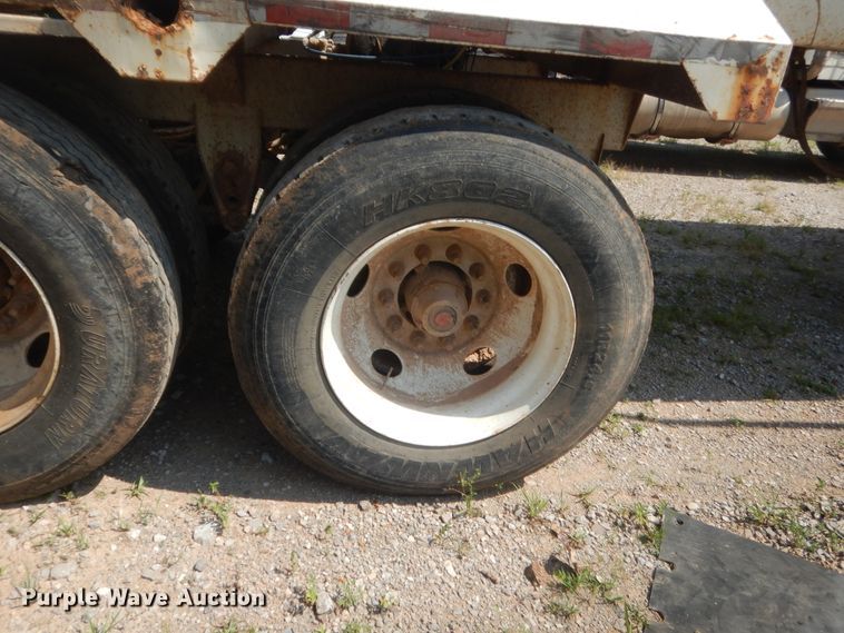 image for item IT9716 2011 CTSI BDT40  bottom dump trailer