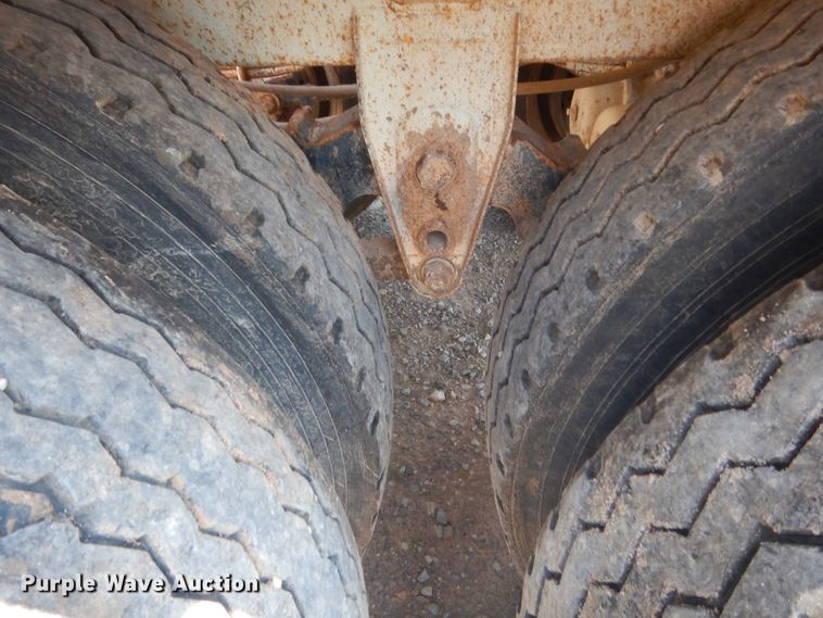 image for item IT9716 2011 CTSI BDT40  bottom dump trailer