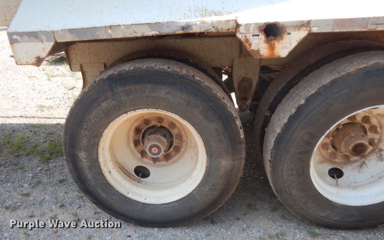 image for item IT9716 2011 CTSI BDT40  bottom dump trailer