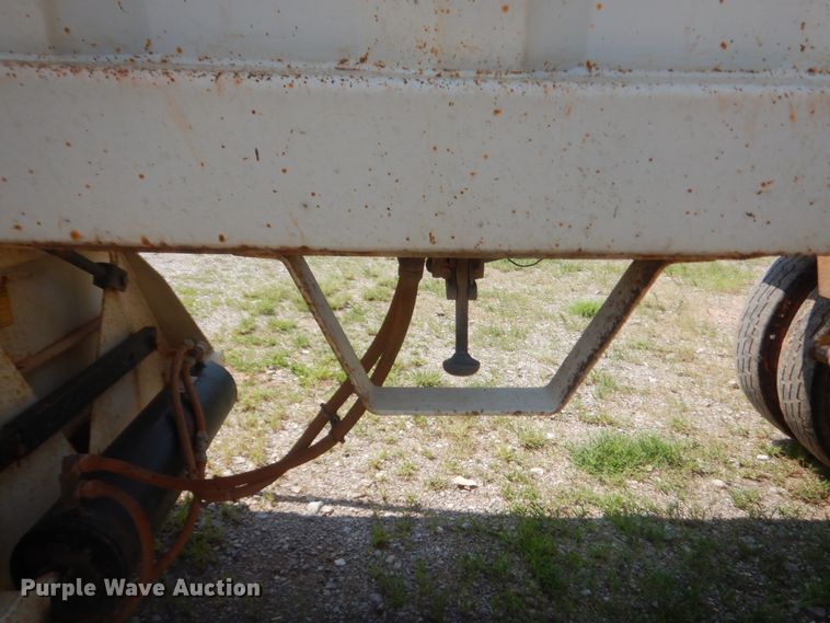 image for item IT9717 2013 CTSI BDT40  bottom dump trailer