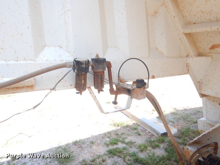 image for item IT9718 2012 CTSI BDT40  bottom dump trailer