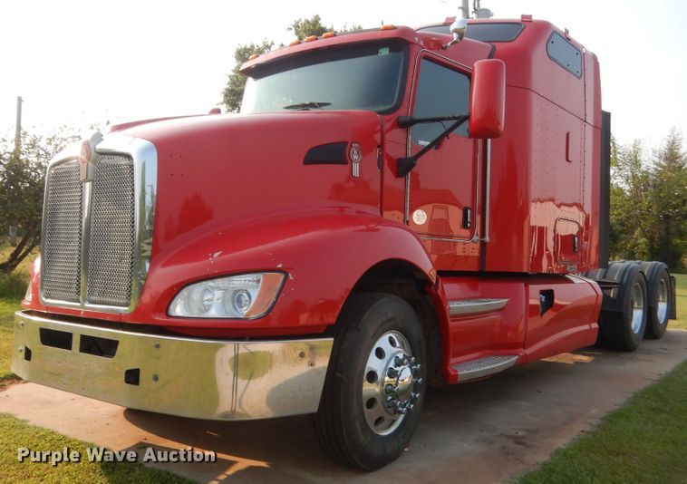 image for item IT9741 2013 Kenworth T660  semi truck