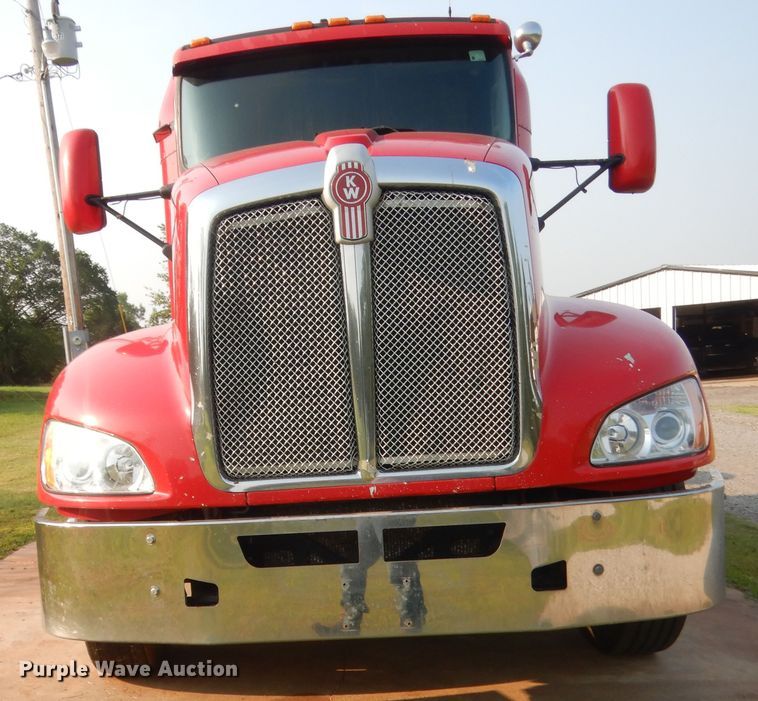 image for item IT9741 2013 Kenworth T660  semi truck
