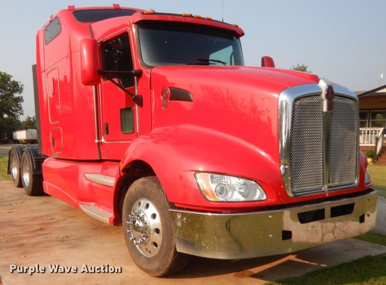 image for item IT9741 2013 Kenworth T660  semi truck
