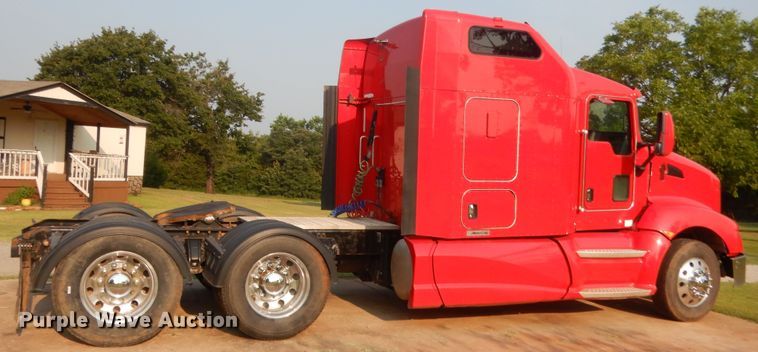 image for item IT9741 2013 Kenworth T660  semi truck