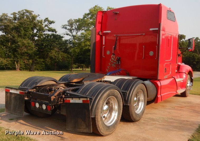 image for item IT9741 2013 Kenworth T660  semi truck