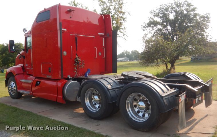 image for item IT9741 2013 Kenworth T660  semi truck