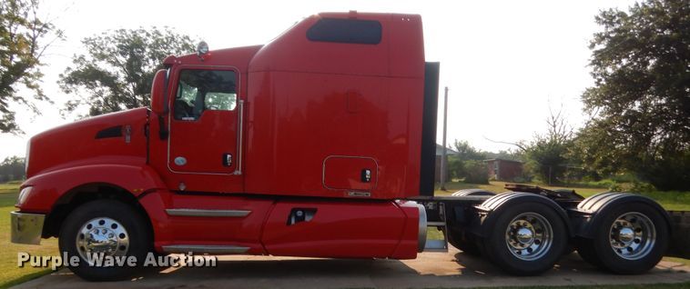 image for item IT9741 2013 Kenworth T660  semi truck
