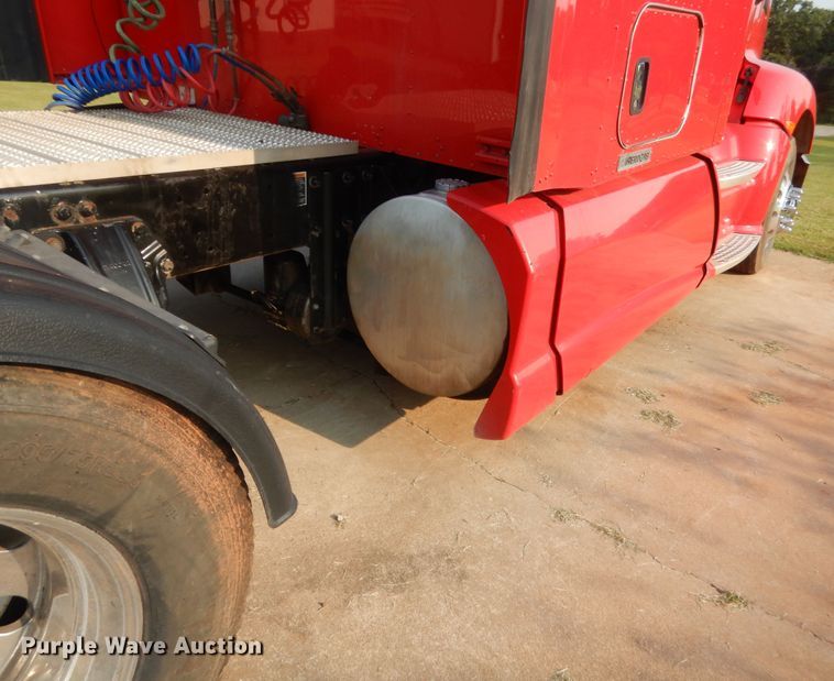 image for item IT9741 2013 Kenworth T660  semi truck