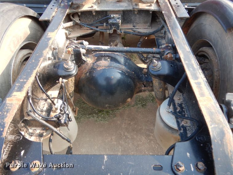 image for item IT9741 2013 Kenworth T660  semi truck