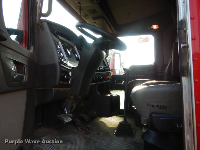 image for item IT9741 2013 Kenworth T660  semi truck
