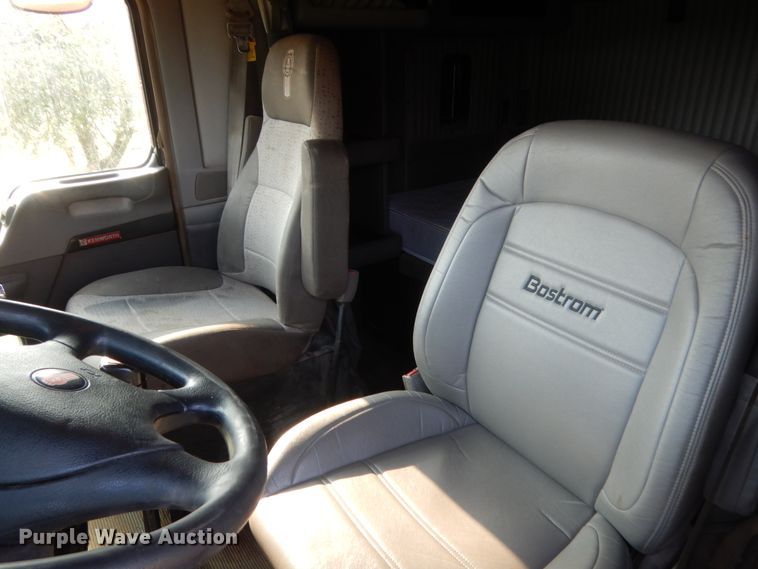 image for item IT9741 2013 Kenworth T660  semi truck