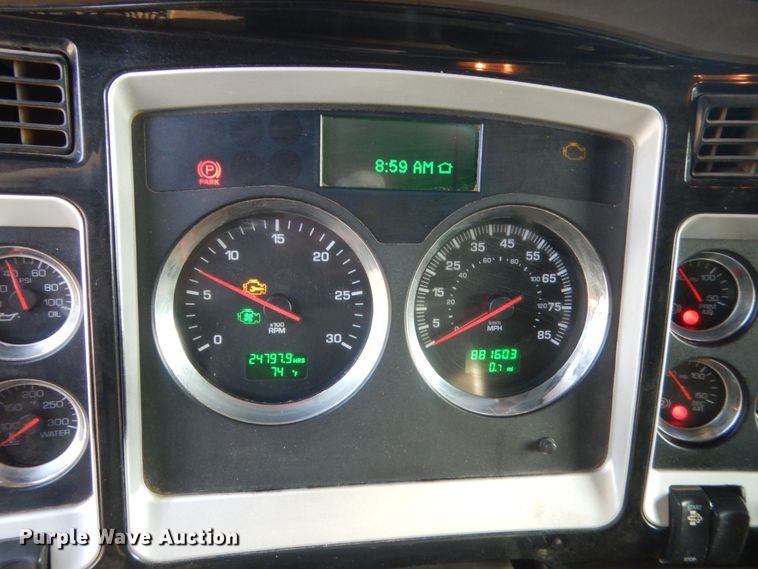 image for item IT9741 2013 Kenworth T660  semi truck