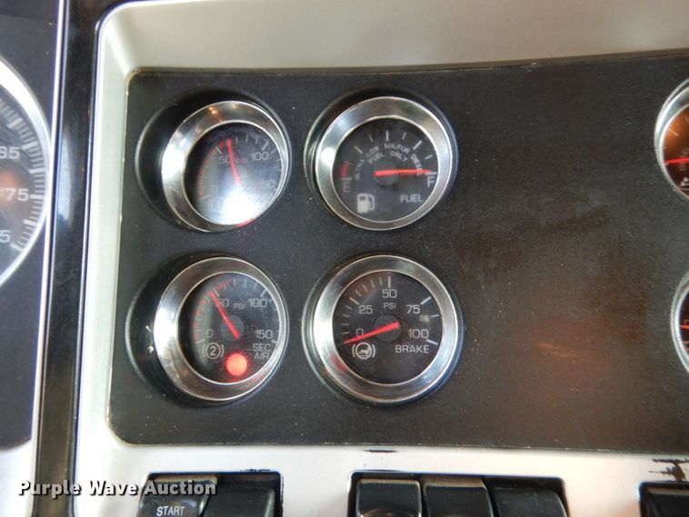 image for item IT9741 2013 Kenworth T660  semi truck