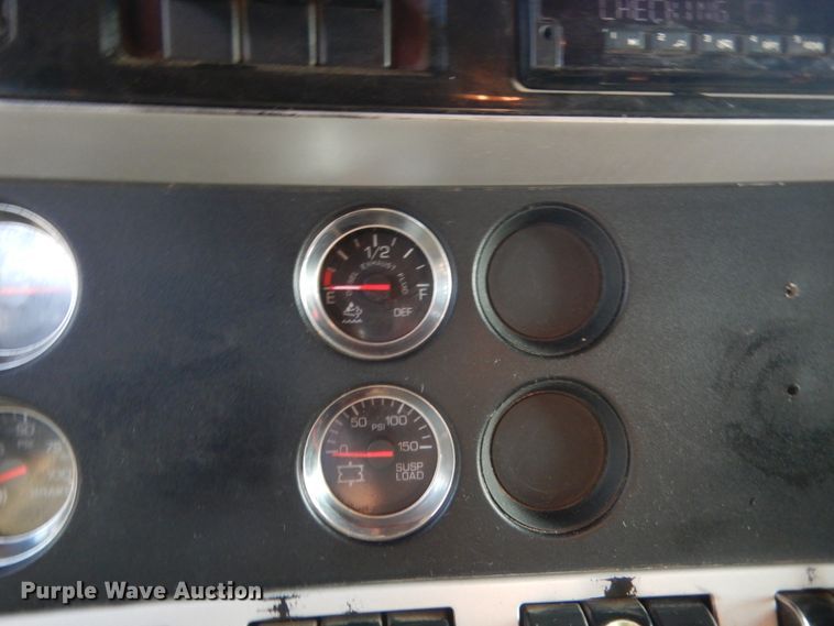 image for item IT9741 2013 Kenworth T660  semi truck