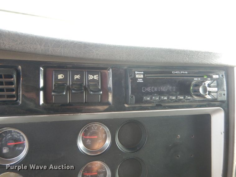 image for item IT9741 2013 Kenworth T660  semi truck