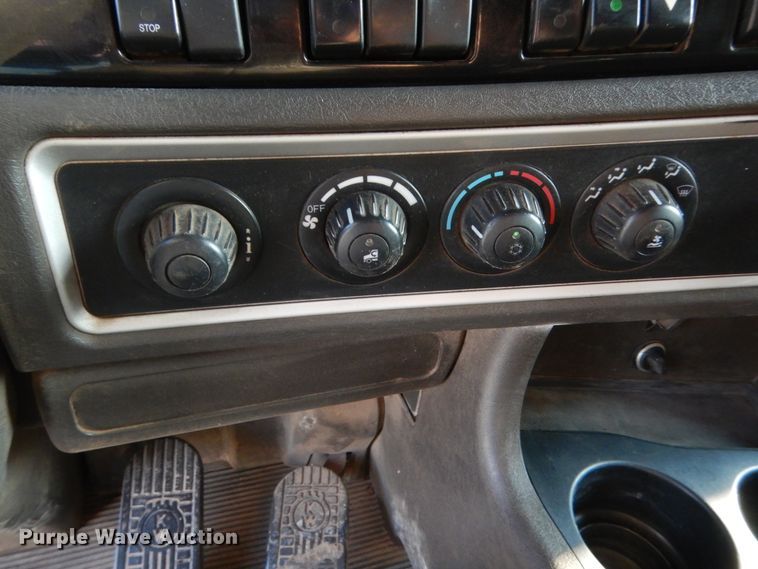 image for item IT9741 2013 Kenworth T660  semi truck