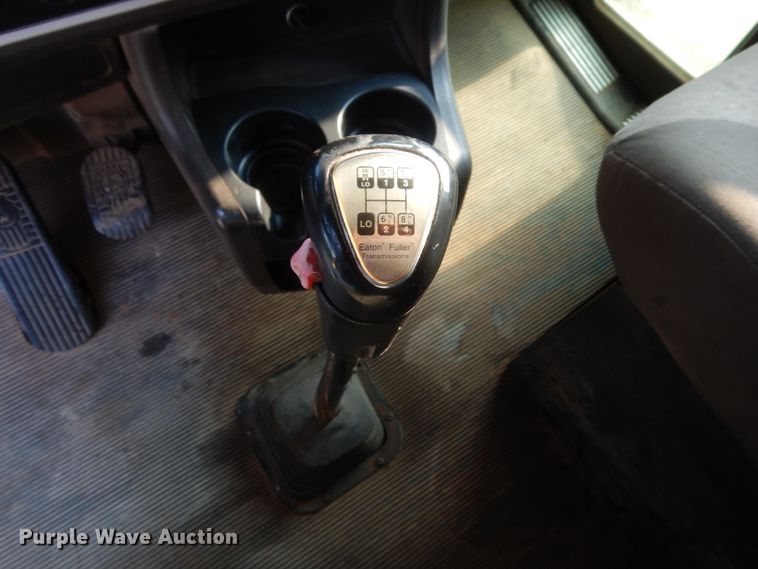 image for item IT9741 2013 Kenworth T660  semi truck