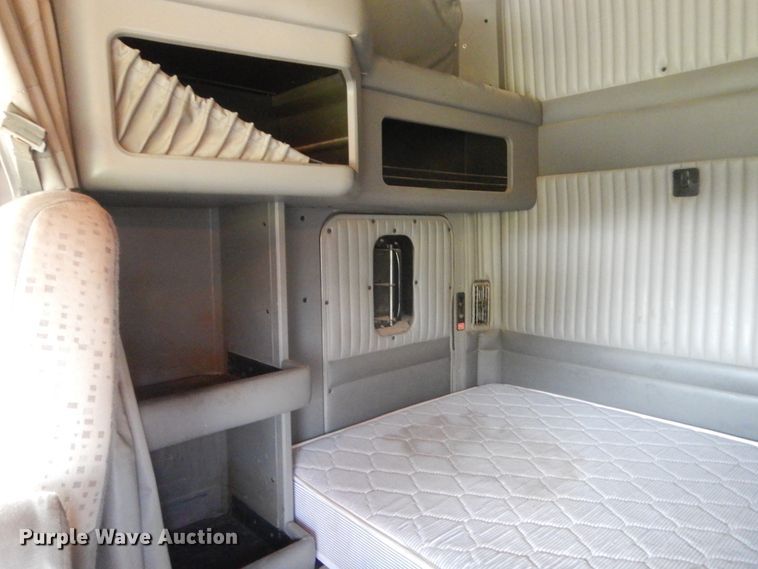 image for item IT9741 2013 Kenworth T660  semi truck