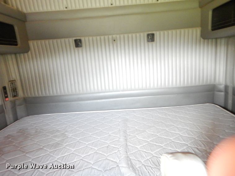 image for item IT9741 2013 Kenworth T660  semi truck