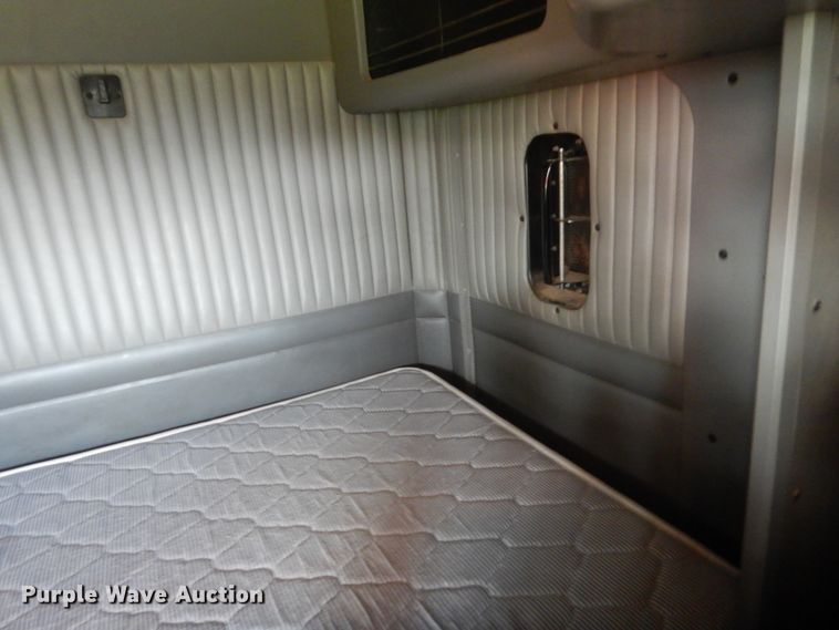 image for item IT9741 2013 Kenworth T660  semi truck