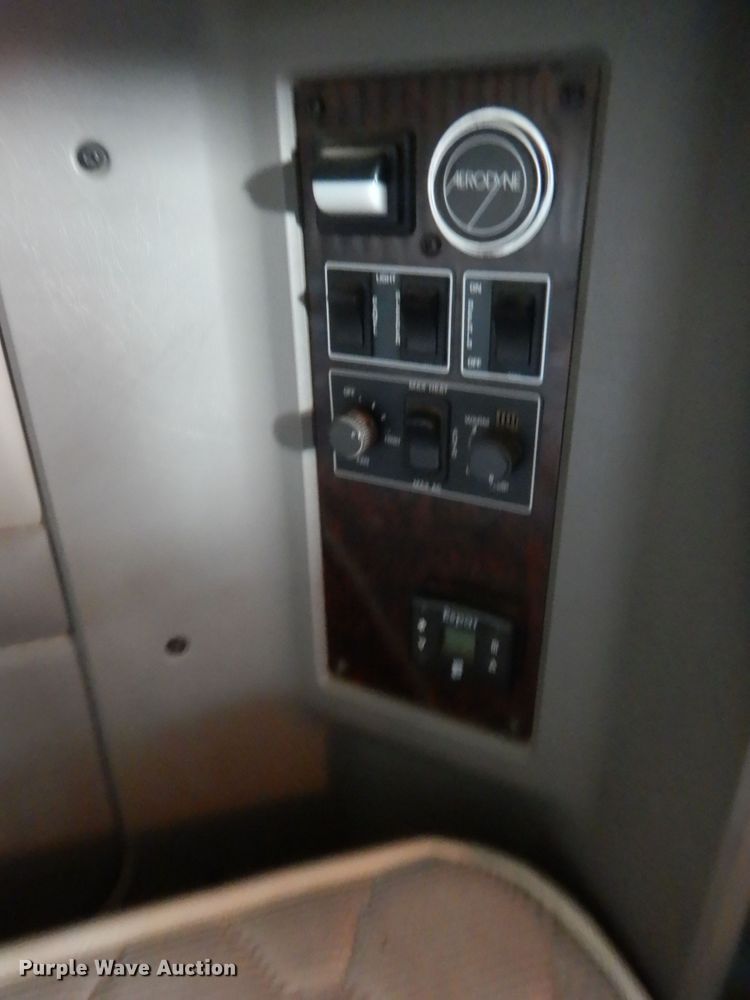 image for item IT9741 2013 Kenworth T660  semi truck