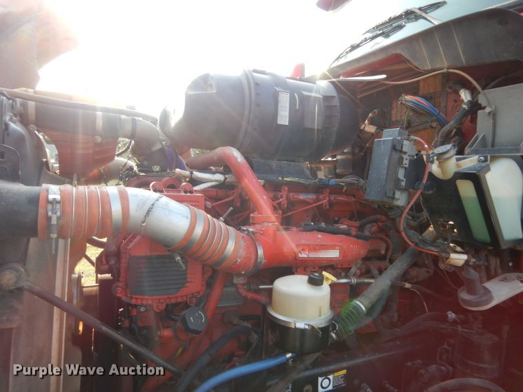 image for item IT9741 2013 Kenworth T660  semi truck