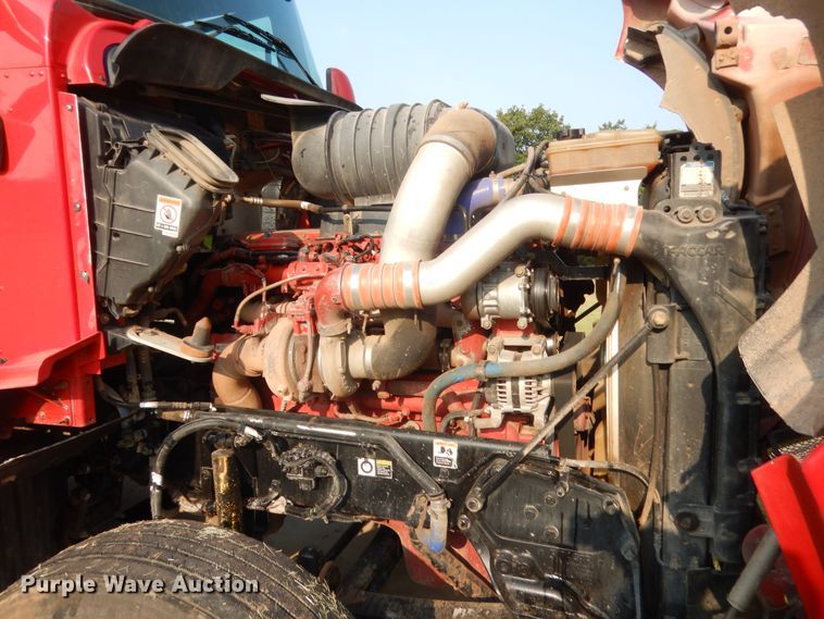 image for item IT9741 2013 Kenworth T660  semi truck