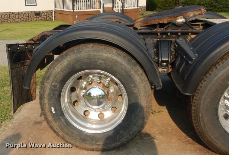 image for item IT9741 2013 Kenworth T660  semi truck