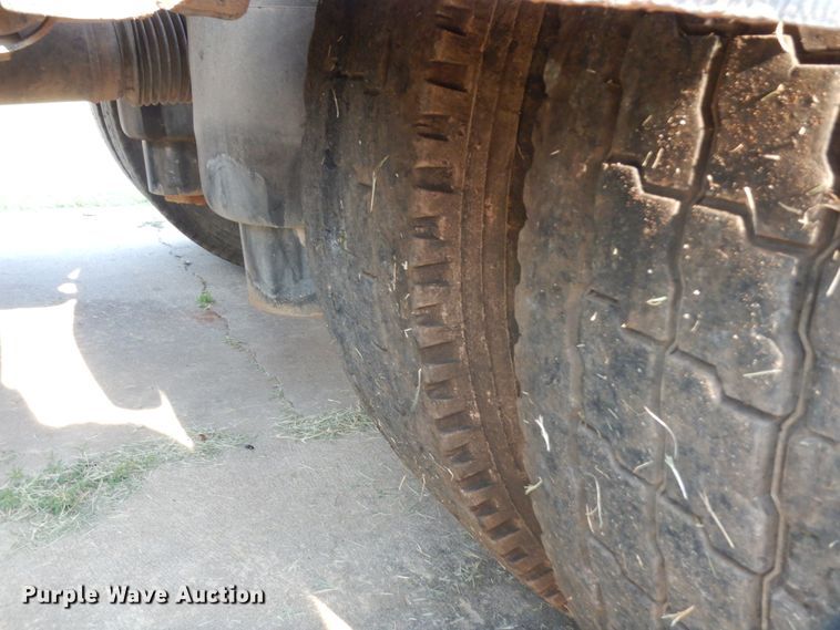 image for item IT9741 2013 Kenworth T660  semi truck