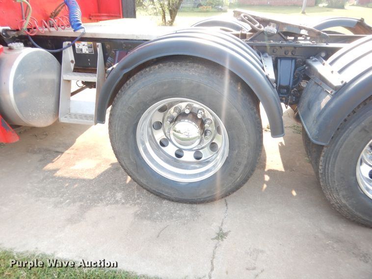 image for item IT9741 2013 Kenworth T660  semi truck